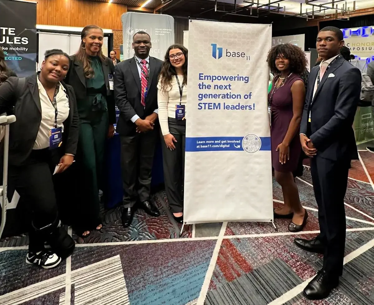 Parity Project Innovation Challenge winners present their economic parity solutions at The White House. Left to Right: Dwayne Murray, Doug Bender, Teniel Jones, Nova Sportsman, Michael Hyter (President of ELC), Kiante Bush, Gabrielle Harris, Jasmine Bacchus, Paul Griffin, Chanda Lowrence, Roderick Hall, Landon Taylor, Sezi Fleming